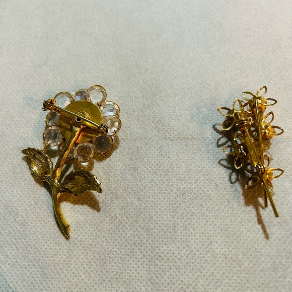 Vintage flower Brooches - Picture 2 of 2